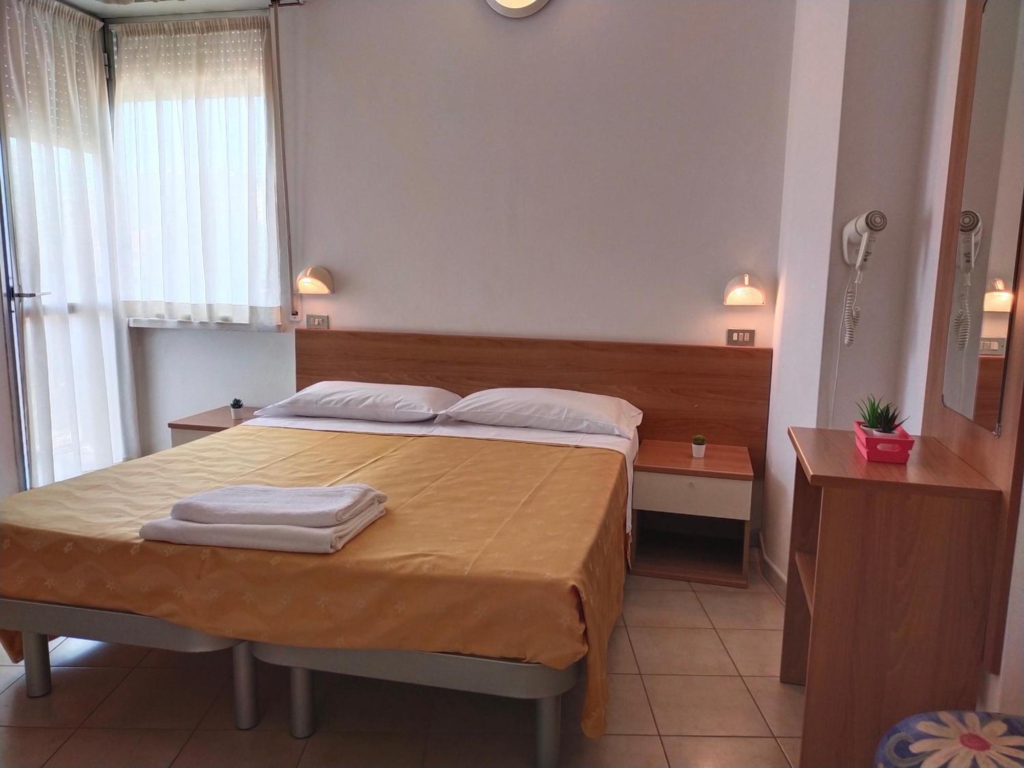Hotel Goldene Rose Rimini Kültér fotó