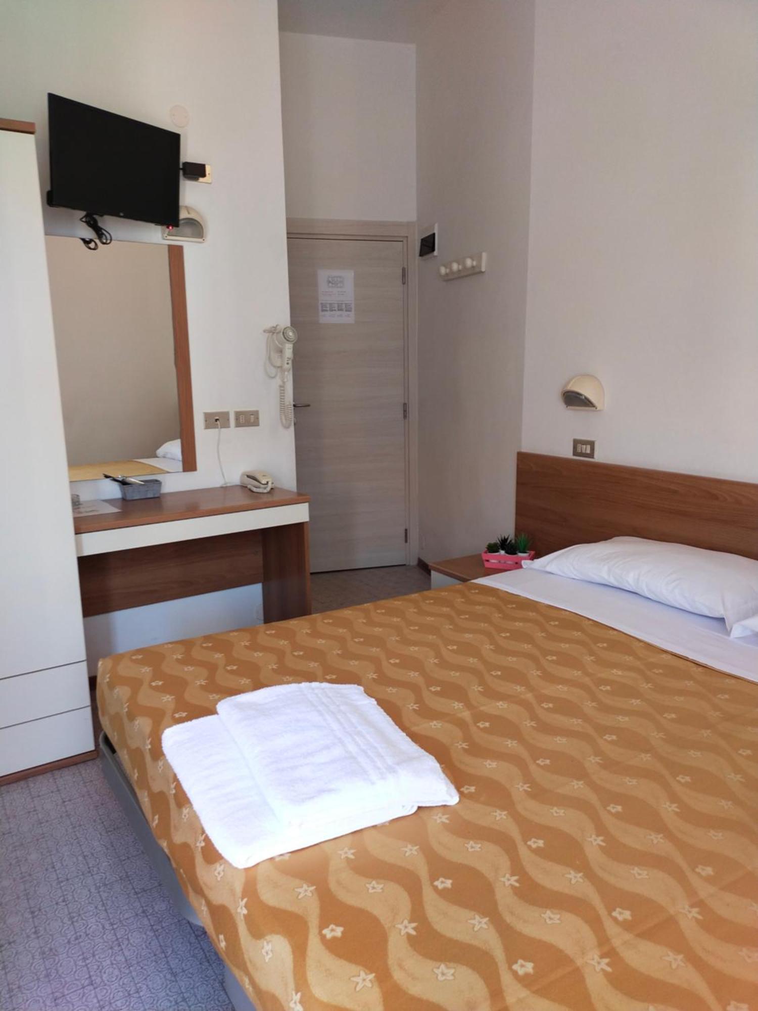 Hotel Goldene Rose Rimini Kültér fotó