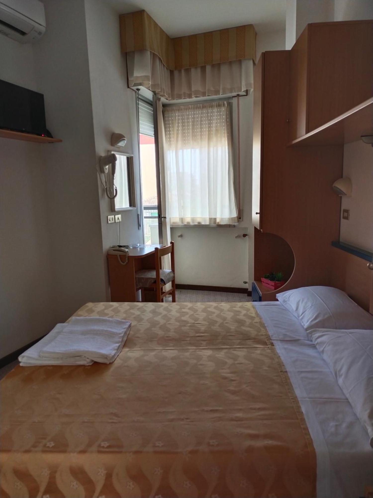 Hotel Goldene Rose Rimini Kültér fotó
