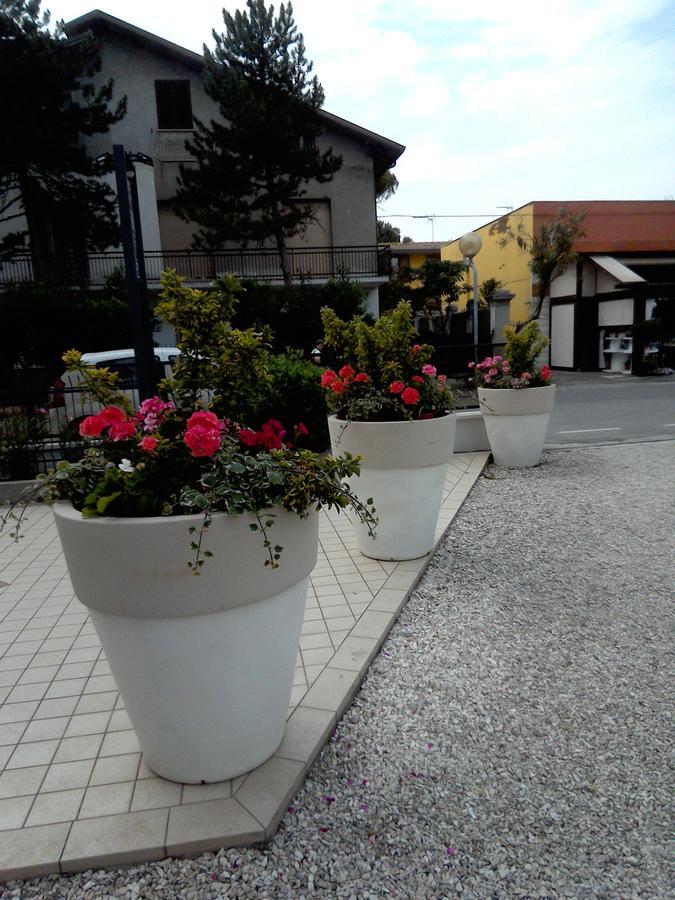 Hotel Goldene Rose Rimini Kültér fotó