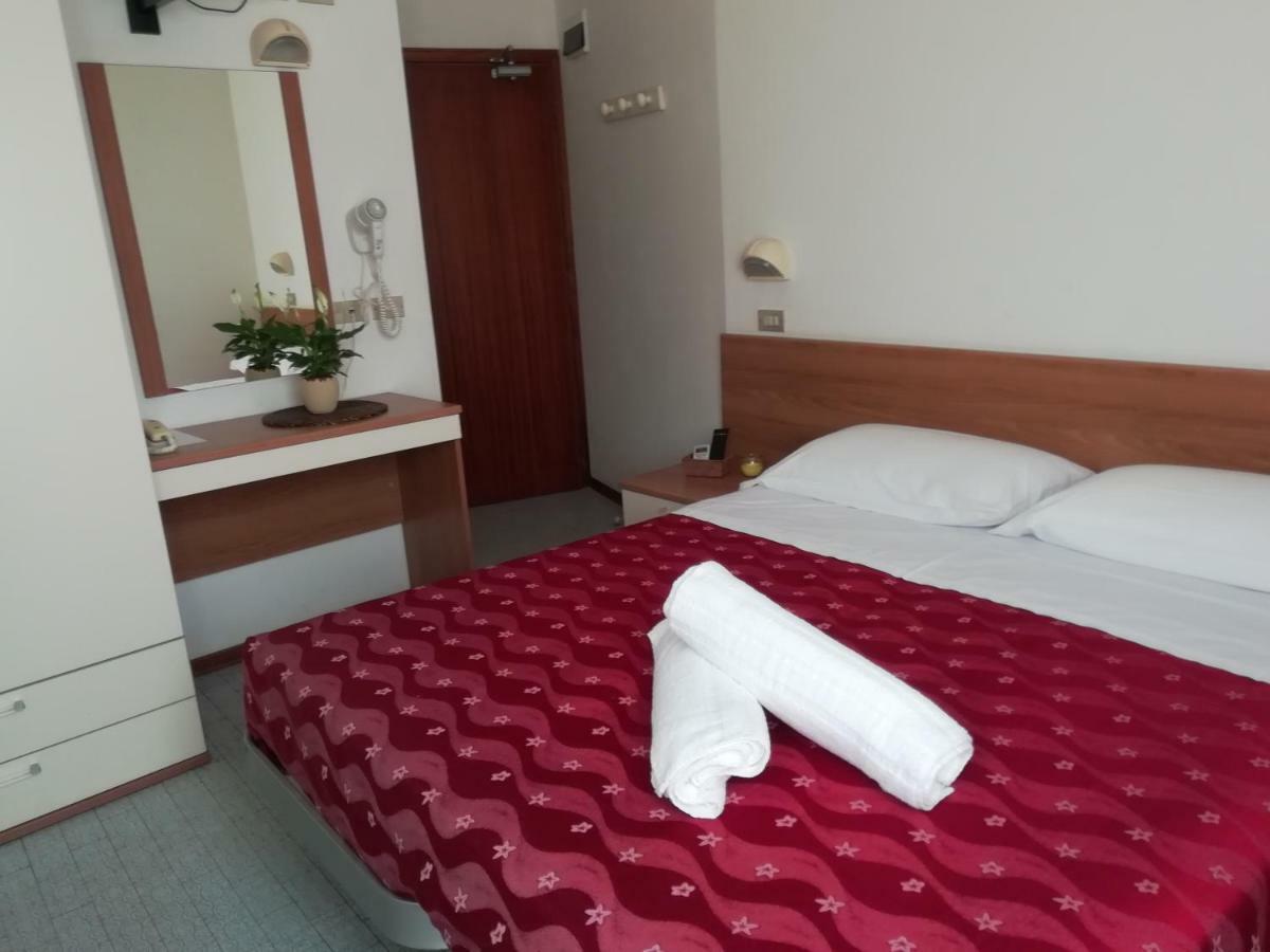 Hotel Goldene Rose Rimini Kültér fotó